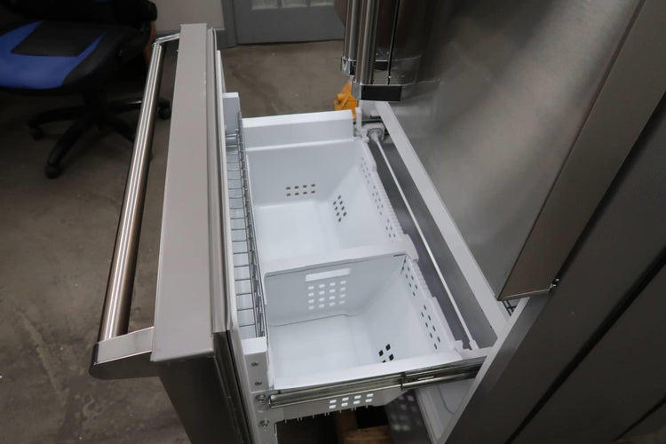 Viking 3 Series '20 36" 22.1 Cu.Ft LED French-Door Refrigerator *RVRF3361SS