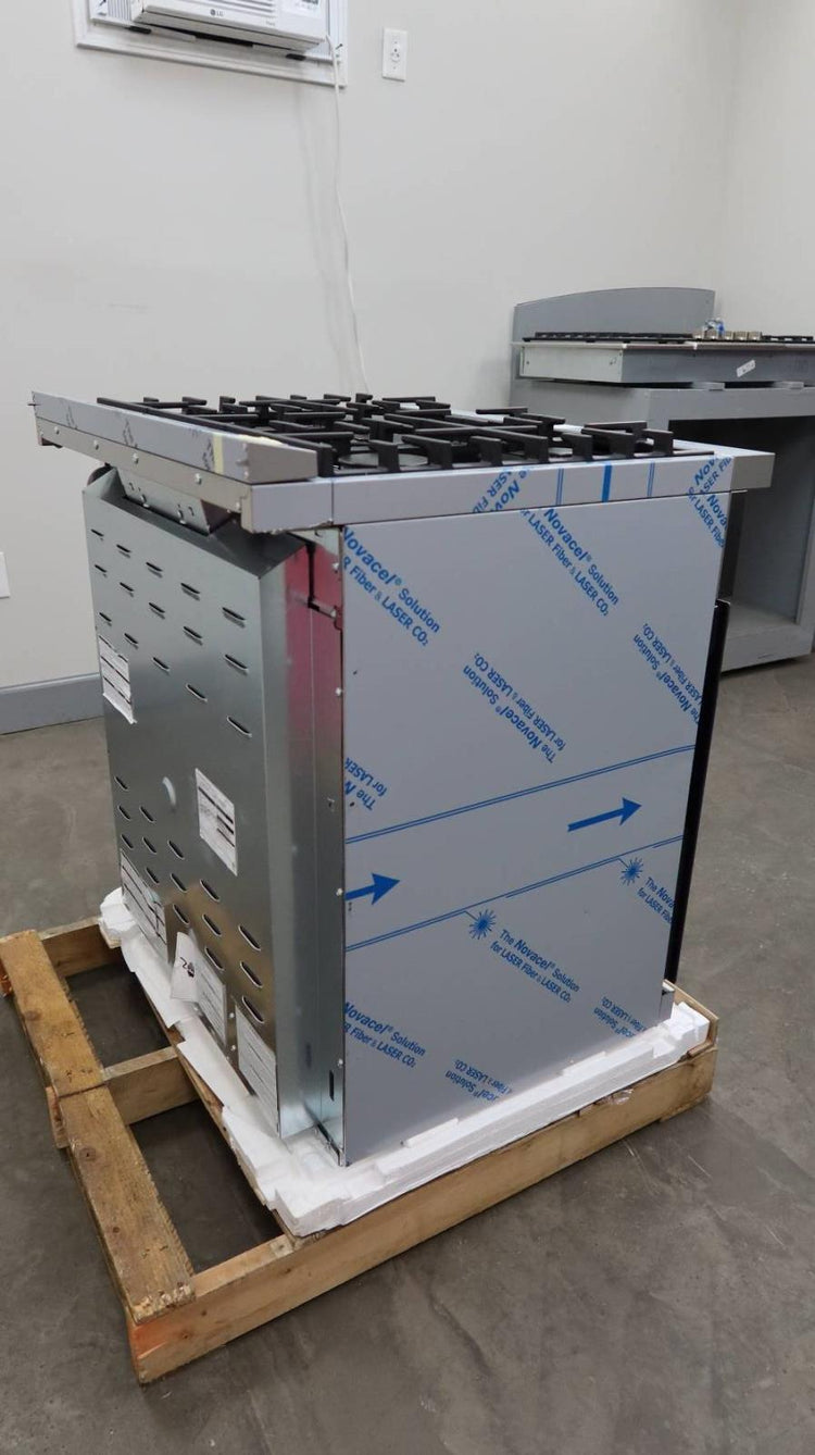 Bosch 800 Series 30 Inch SS 3.9 Cu. Ft Freestanding Dual Fuel Range HDS8055U