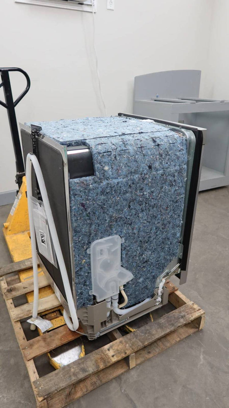 Bosch 300 Series 24" SS 3rd Rack 44 dBA Fully Integrated Dishwasher SHSM63W55N