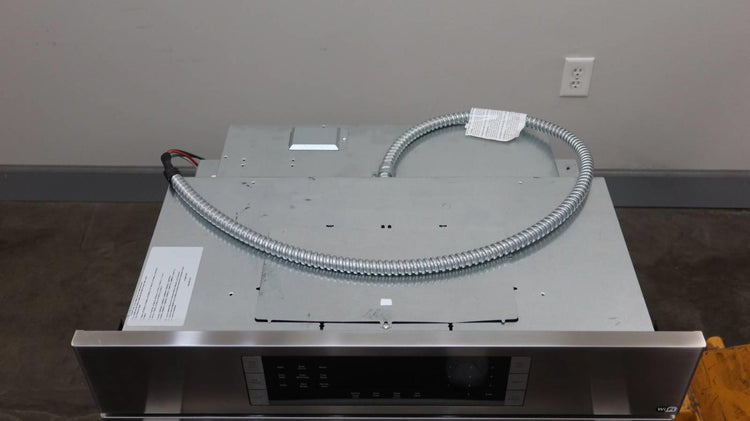 Bosch 30" SS Smart Wifi 4.6 Cap Single 800 Series Electric Wall Oven HBL8453UC