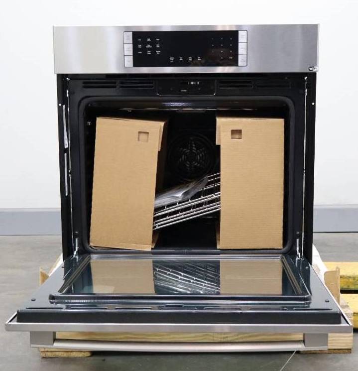 Bosch 800 Series 30" SS Smart Wifi 4.6 Cap Single Electric Wall Oven HBL8453UC