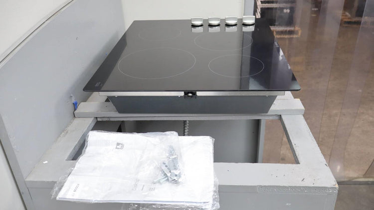 Bosch 500 Series 24" Infinite Temp Control BlackGlass Electric Cooktop NEM5466UC