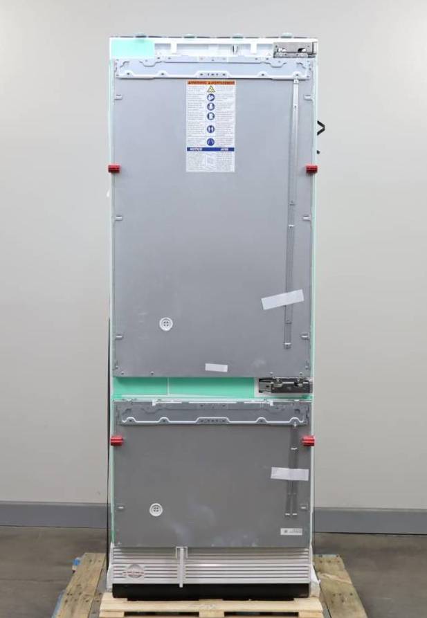 Bosch 30" Built-In Bottom Mount Benchmark Series Smart Refrigerator B30IB905SP