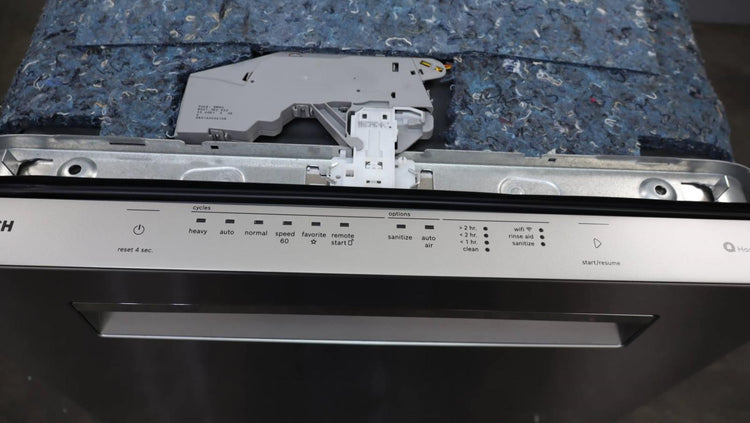 Bosch 500 Series 24" SS Fully Integrated Built-In 44 dBA Dishwasher SHP65CM5N