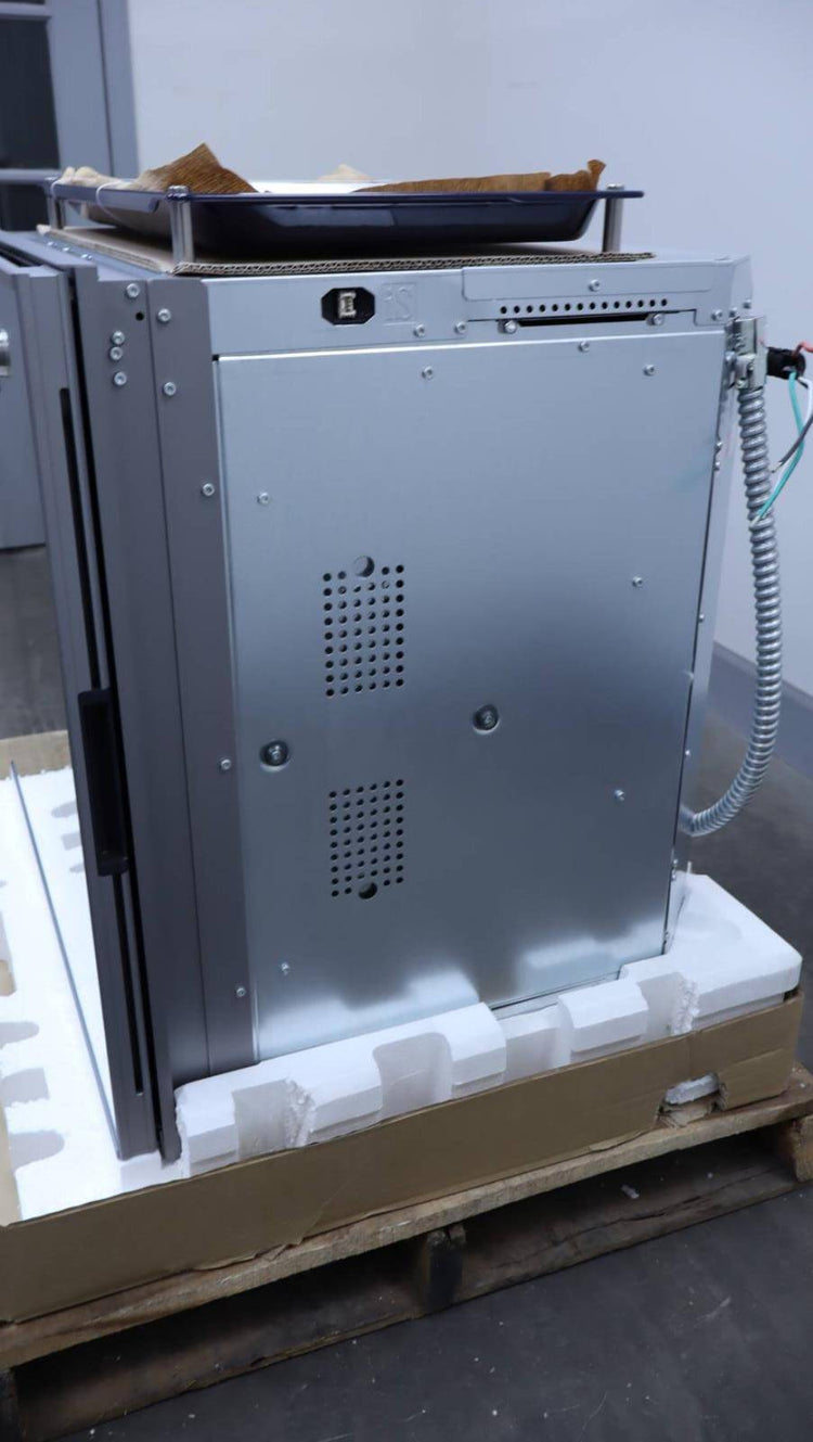 Gaggenau 30" 400 Series 4.5 Cu.Ft TFT Glass Front SS Single Oven BO481613