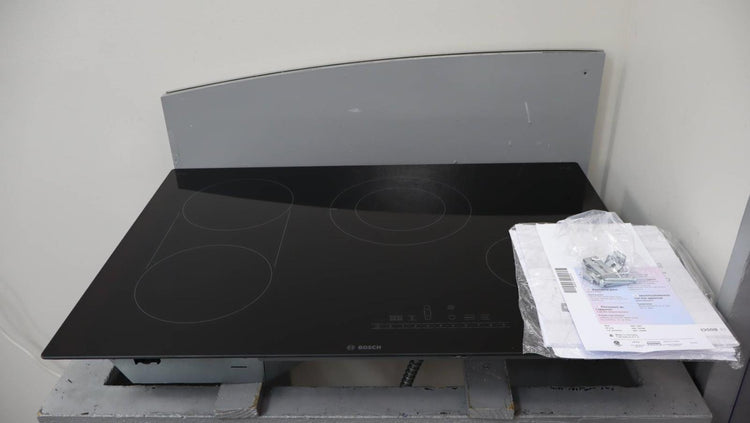 Bosch 30" 800 Series Ceramic Glass 4 Element BLK Electric Cooktop NET8069UC