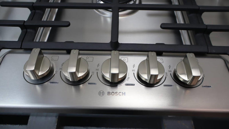 Bosch Benchmark Series 36" OptiSim Dual Stacked Burner Gas Cooktop NGMP656UC