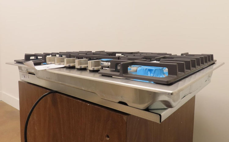 NIB Bosch 800 Series NGM8059UC 30" Stainless Steel Built-In Gas Cooktop