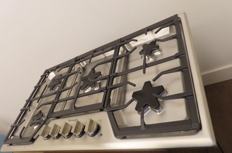 Thermador Masterpiece Series SGS365TS 36" 5 Sealed Burner Gas Cooktop Excellent