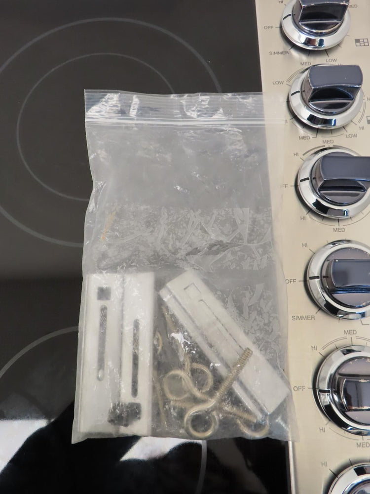 Viking Professional 5 Series VECU53616BSB 36" Electric Cooktop 2023 Model