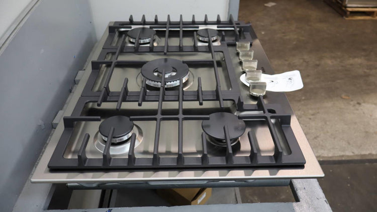 Bosch 30" 800 Series Sealed Burners Stainless Built-In Gas Cooktop NGM8059UC