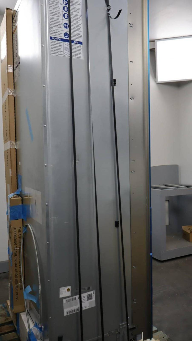 Thermador Freedom Collect 42" 4-Door French Door Smart Refrigerator T42BT120NS