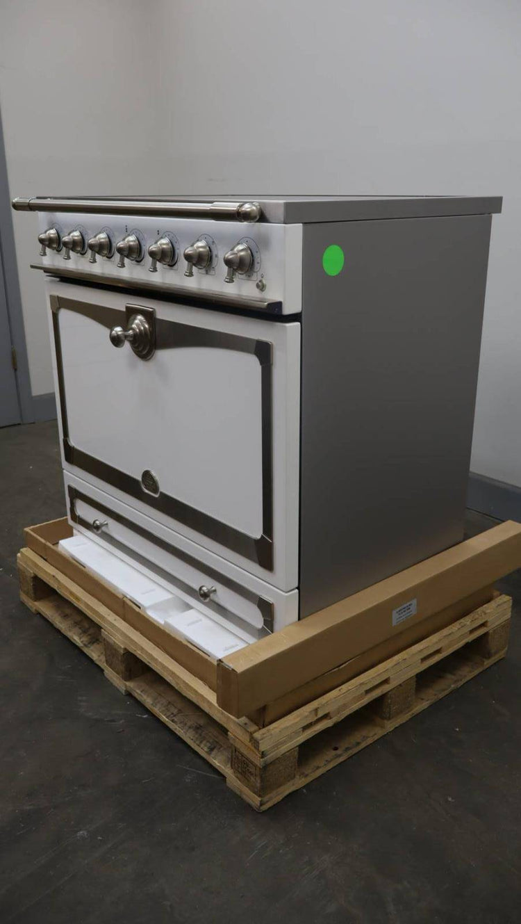 La Cornue 36" Freestanding White Induction Range 3.81 Ft. Oven Cap. C9WNI