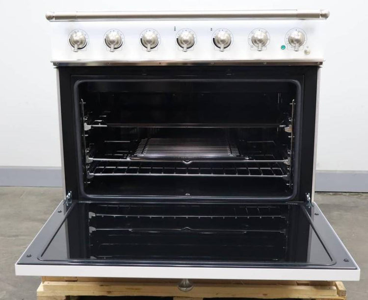 La Cornue 36" Freestanding White Induction Range 3.81 Ft. Oven Cap. C9WNI