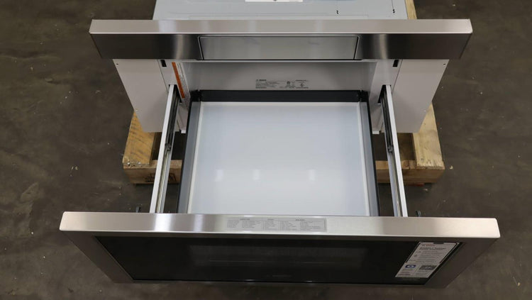 Bosch 800 Series 30" Tilt Display 1.2 CuFt Smart Microwave Drawer HMD8054UC