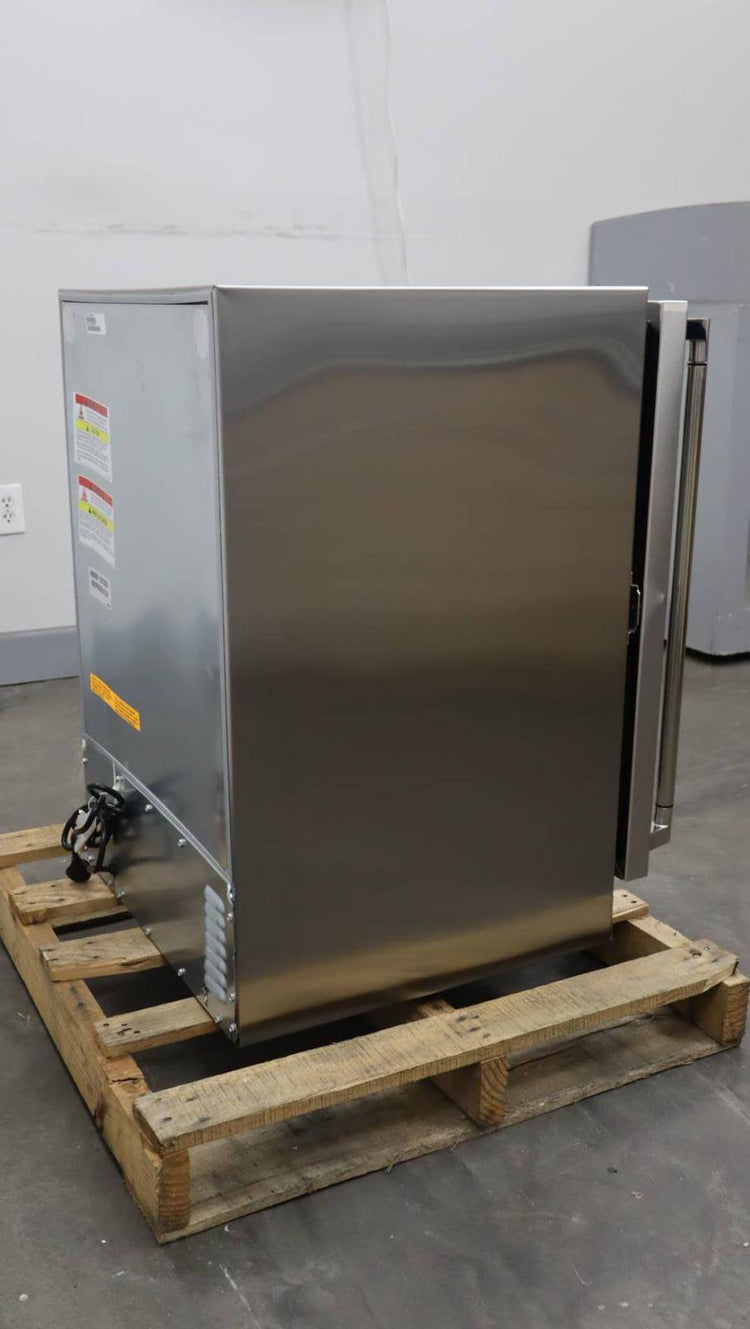 Lynx 24 Inch SS Built-In All Refrigerator 5.3 Cu. Ft. Capacity LN24REFGR