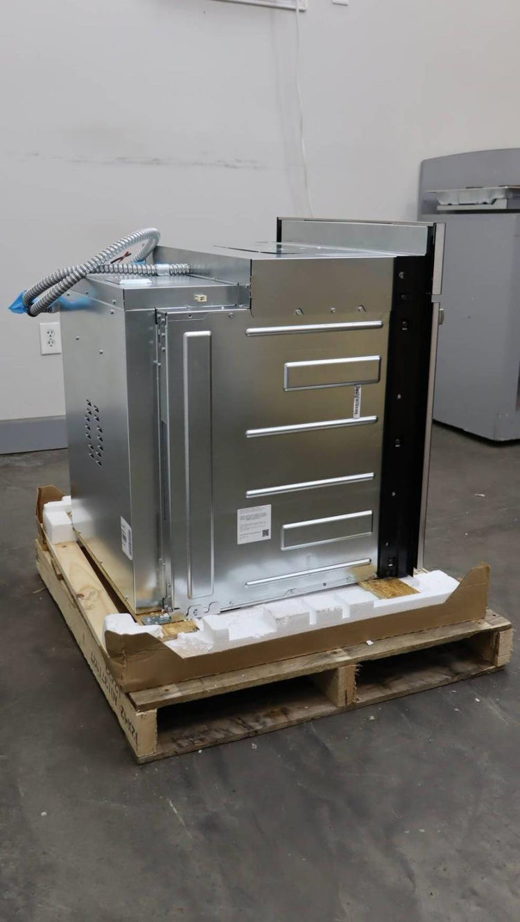 Bosch 27" 800 Series SS EcoClean Convection Single Electric Wall Oven HBN8451UC