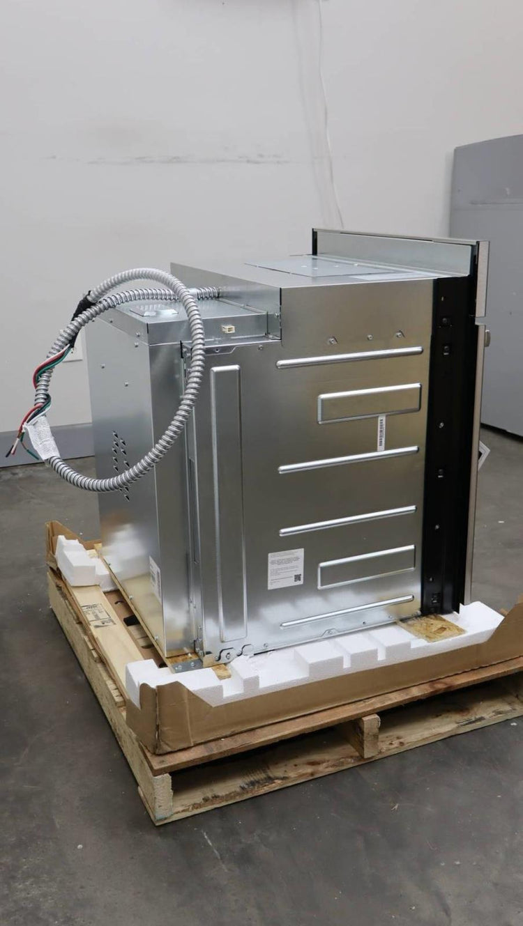 Bosch 27" 4.1 SS EcoClean Convection Single Electric Wall Oven HBN8451UC