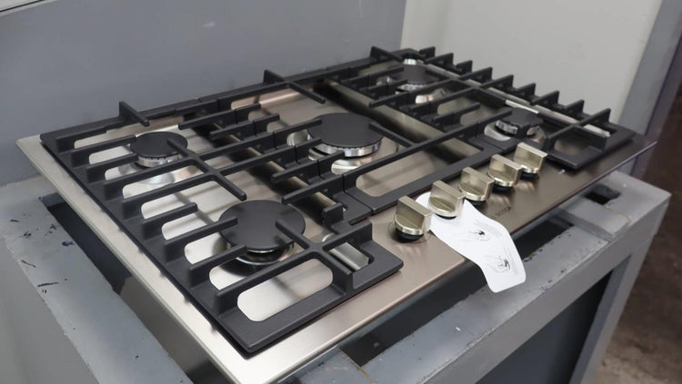 Bosch 30" Red LED Light 5 Sealed Burners 500 Series Gas Cooktop NGM5059UC