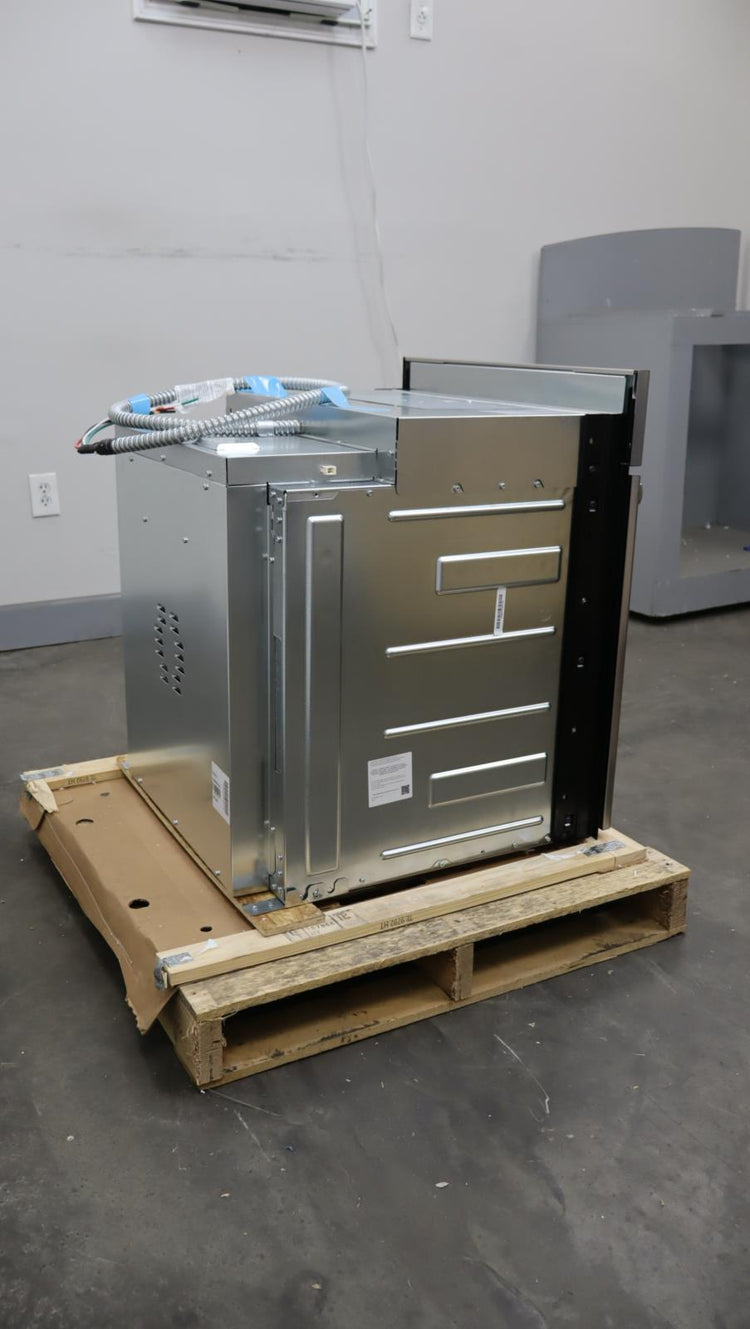 Bosch 27" 4.1 SS EcoClean Convection Single Electric Wall Oven HBN8451UC