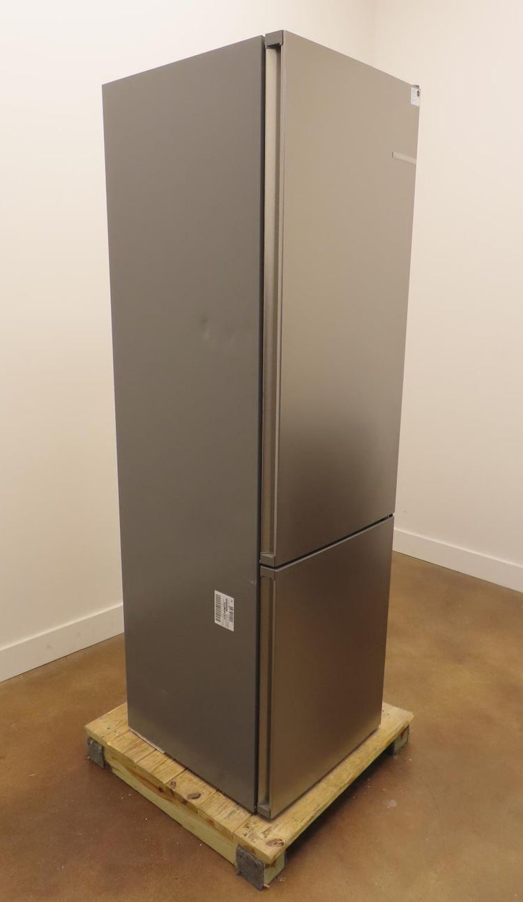 Bosch 800 Series B24CB80ESS 24" Freestanding Bottom Freezer Refrigerator Pics