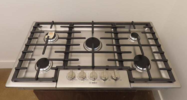 Bosch Benchmark Series NGMP656UC 36" Gas Cooktop with Dual Stacked Burner