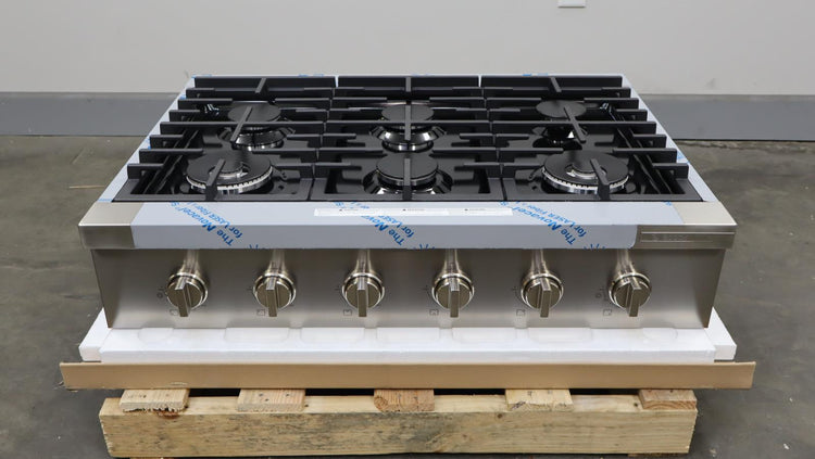 Bosch 36" 6 Sealed Burners Gas 800 Series Stainless Rangetop RGM8658UC