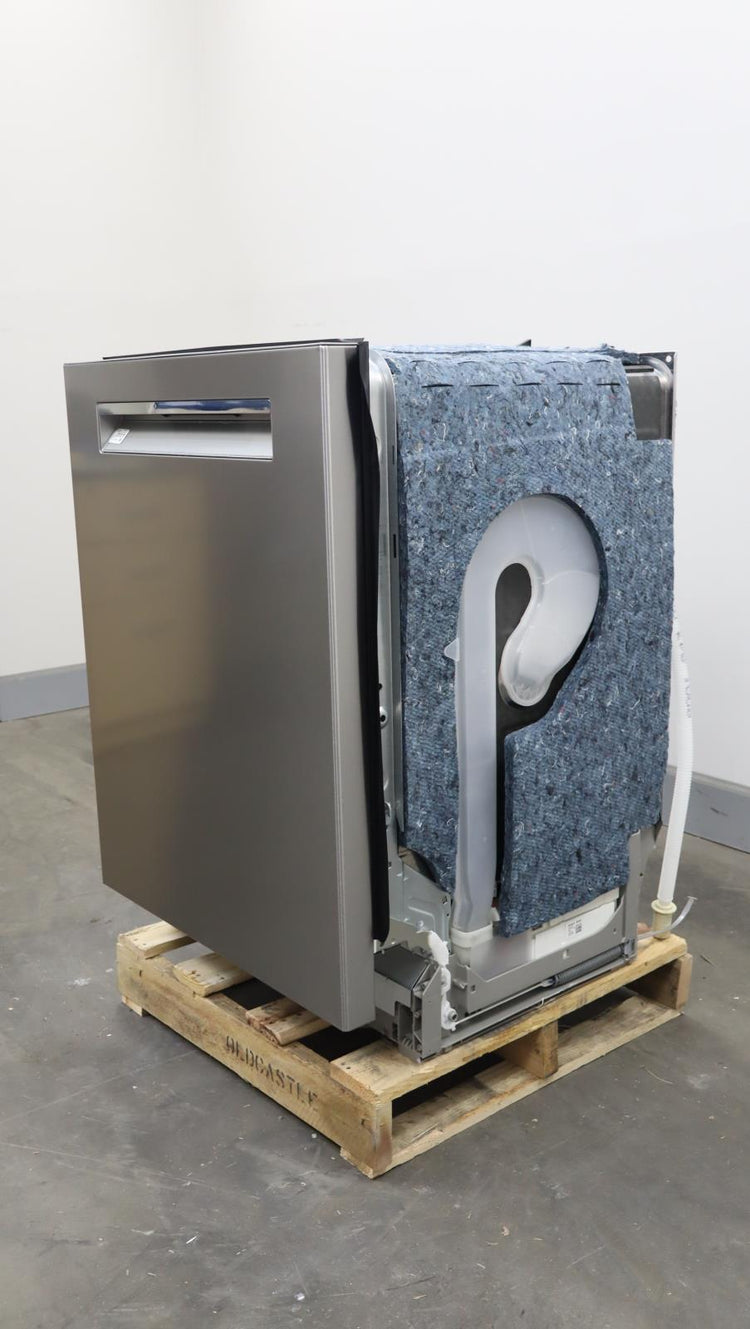 Bosch Benchmark Series 24" Stainless Integrated 38dBa Smart Dishwasher SHP9PCM5N