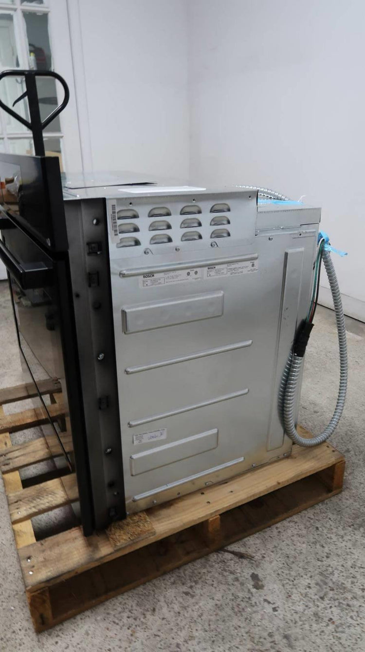 Bosch 800 Series 30" BLK 4.6 Cu.Ft Smart Single Electric Wall Oven HBL8463UC