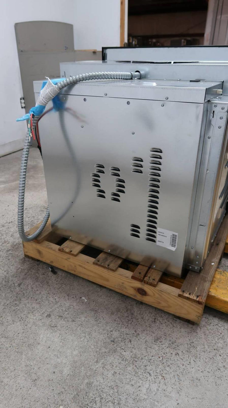 Bosch 800 Series 30" BLK 4.6 Cu.Ft Smart Single Electric Wall Oven HBL8463UC