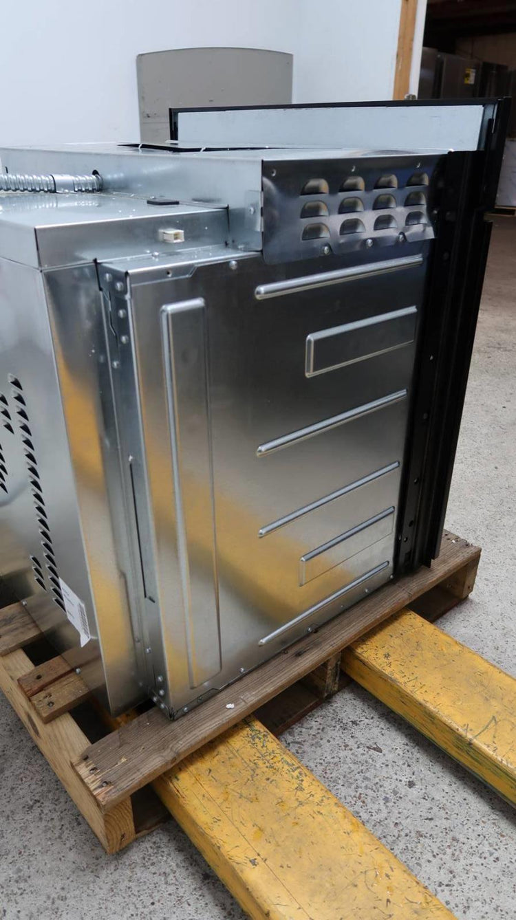 Bosch 800 Series 30" BLK 4.6 Cu.Ft Smart Single Electric Wall Oven HBL8463UC