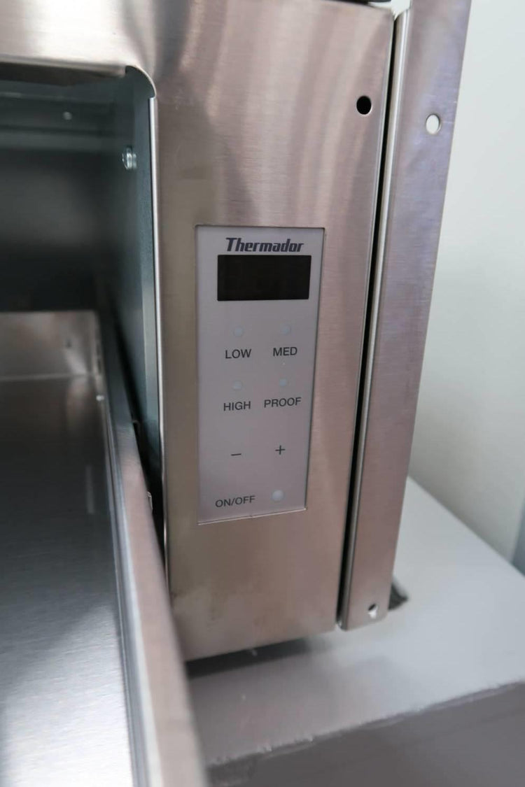 Thermador 30" SS Automatic Shut-Off 450 W heater 2.2 Cu.Ft Warming Drawer WD30WC