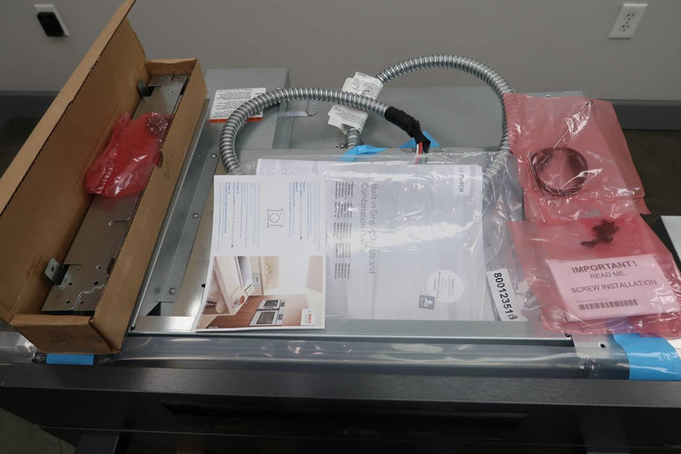 Bosch 800 Series 30" SpeedChef Programs Smart Combination Speed Oven HBL8743UC