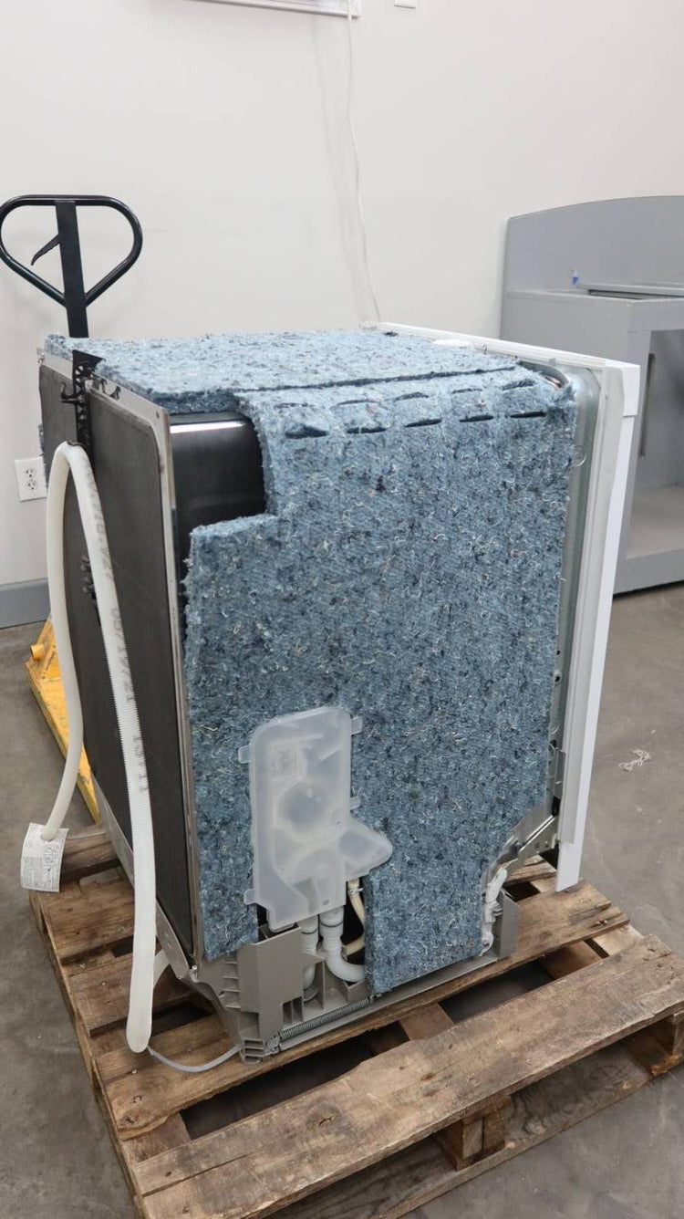 Bosch 300 Series White 24" 44dbA 3rd Rack Integrated Dishwasher SHSM63W52N