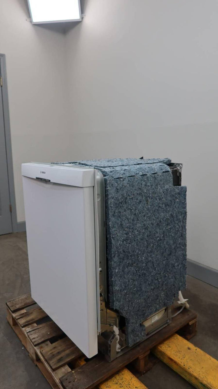 Bosch 300 Series White 24" 44dbA 3rd Rack Integrated Dishwasher SHSM63W52N