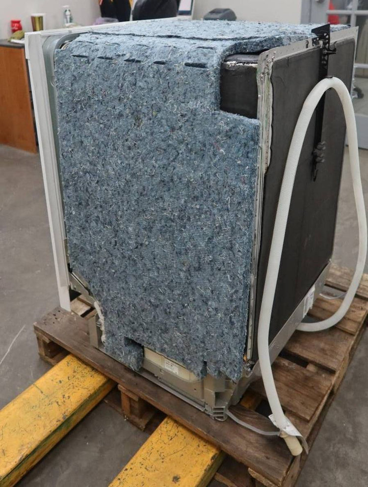 Bosch 300 Series White 24" 44dbA 3rd Rack Integrated Dishwasher SHSM63W52N