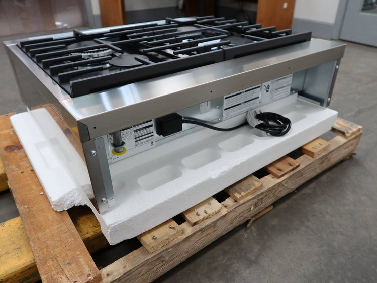 Bosch 30" 4 Sealed Burners Dual Flame Burner 800 Series Gas Rangetop RGM8058UC