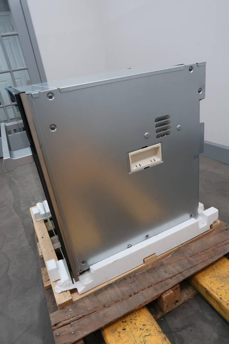 Miele ContourLine Series 24" RemoteVision Non Plumbed Combi-Steam DGC 6760 XXL