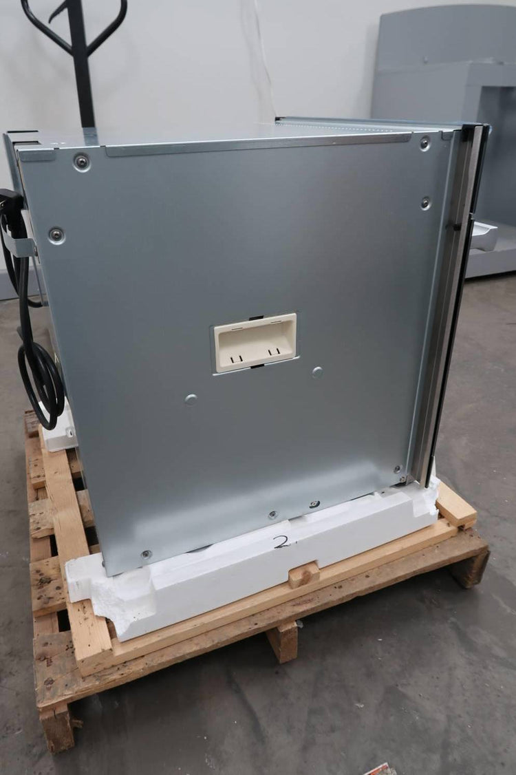 Miele ContourLine Series 24" RemoteVision Non Plumbed Combi-Steam DGC 6760 XXL