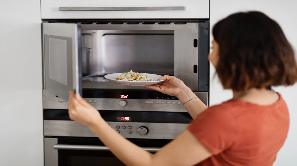 Human Using Microwave Mastering the Art of Using a Microwave Correctly – Alabama Appliance