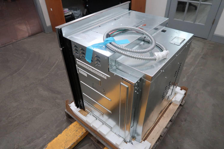 Bosch 800 Series 30" European Convect Single Wifi Electric Wall Oven HBL8453UC