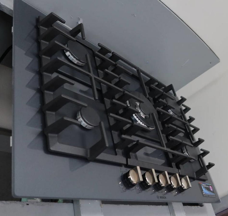 Bosch Benchmark Series 30" 5 Sealed Burners Gray glass Gas Cooktop NGMP077UC