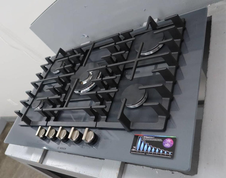 Bosch Benchmark Series 30" 5 Sealed Burners Gray glass Gas Cooktop NGMP077UC