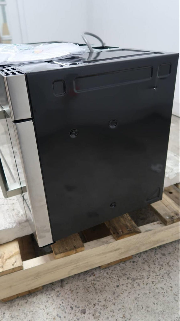 Bosch Benchmark 30" SS 385 CFM Convection Over-the-Range Microwave HMVP053U