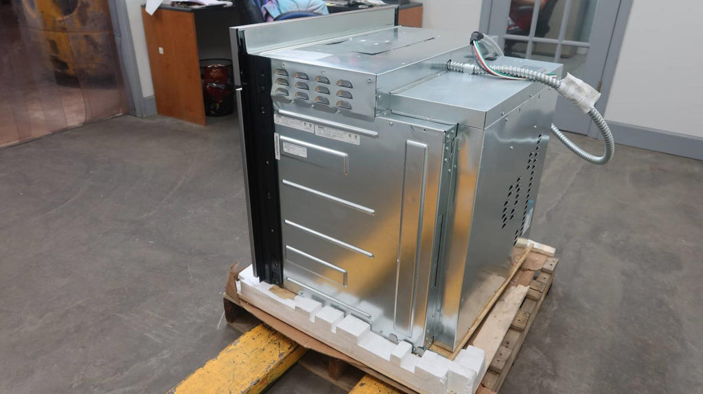 Bosch Benchmark Series 30" 14 Modes Single SS Electric Wall Oven HBLP451UC