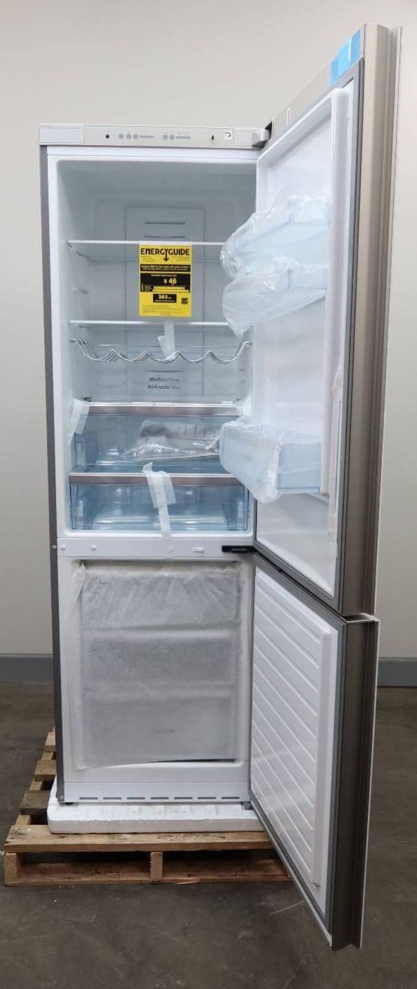 NIB Bosch 800 Series 24" 10 Cu.Ft White Bottom Mount Refrigerator Set B10CB81NVW