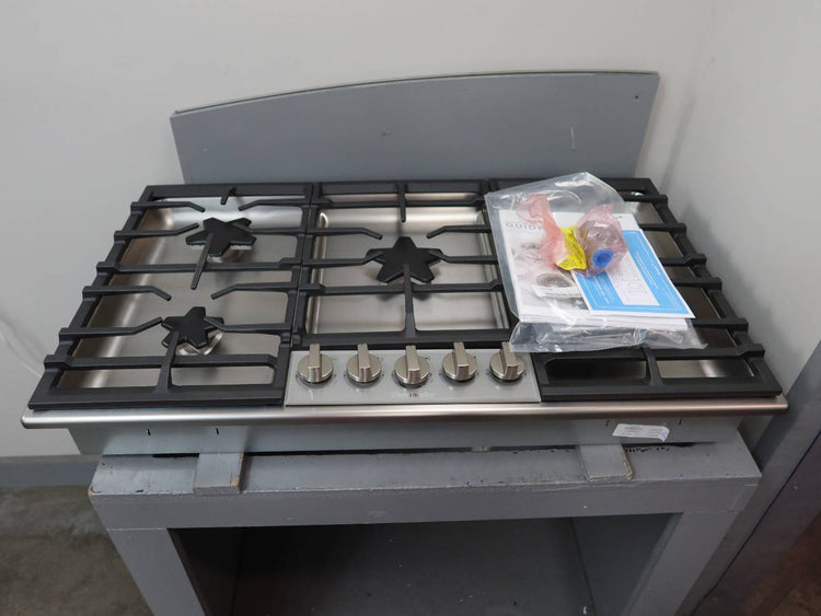 Thermador Masterpiece Series 36" Stainless 5 Sealed Buner Gas Cooktop SGSXP365TS