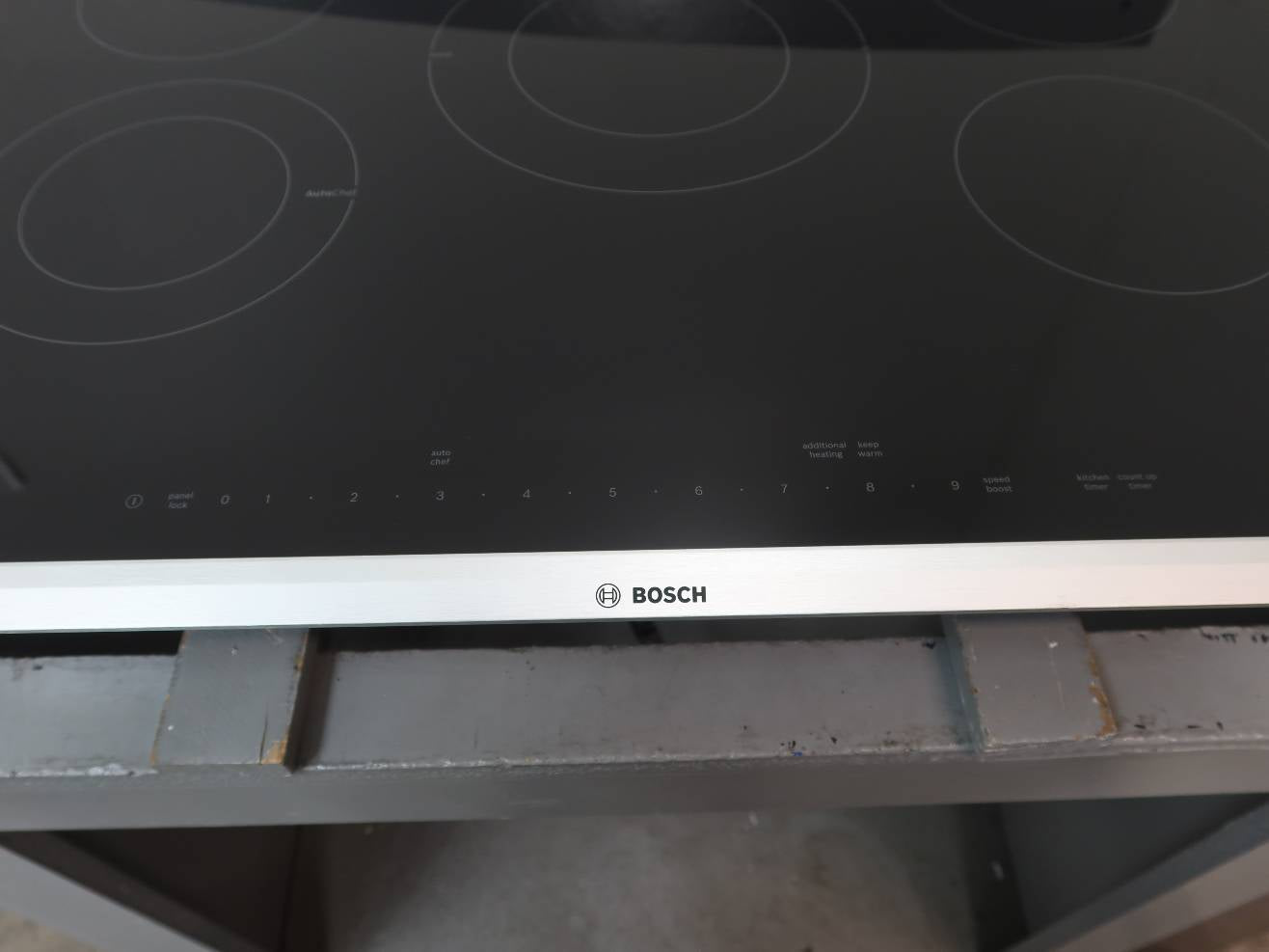 Bosch 30" Benchmark Series 5 Elements Electric Cooktop NETP069SUC