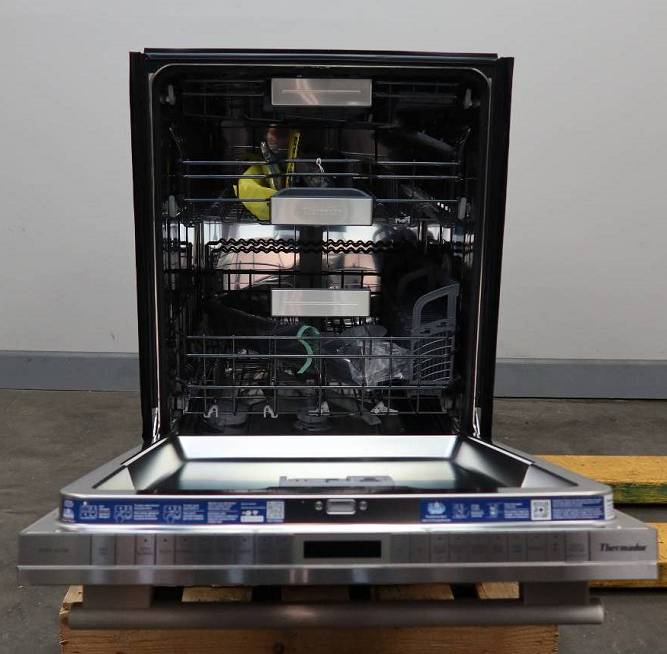 NIB Thermador Star-Sapphire Series DWHD770CFM 24" 42 dB StarDry Smart Dishwasher