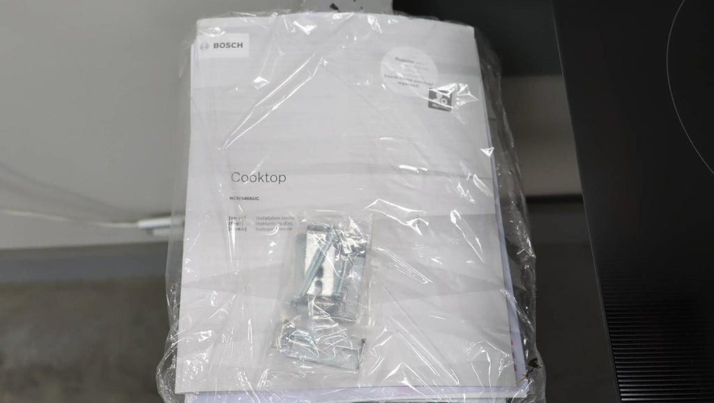 Bosch 24" Infinite Temp Control BlackGlass 500 Series Electric Cooktop NEM5466UC